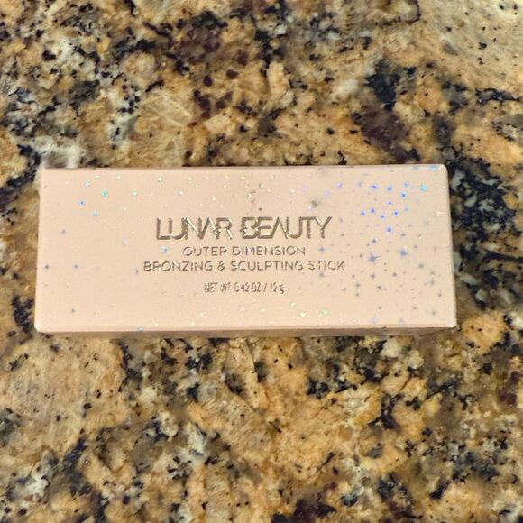 LUNAR BEAUTY Outer Dimension Bronzing & Sculpting Stick 12.0 g in Medium Sky - Picture 2 of 4